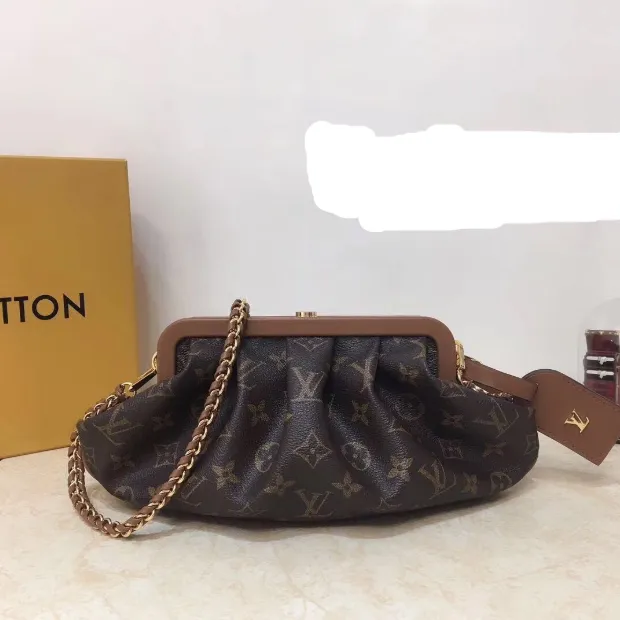 Louis Vuitton  Boursicot Ew