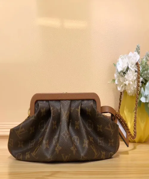 Louis Vuitton  Boursicot Ew
