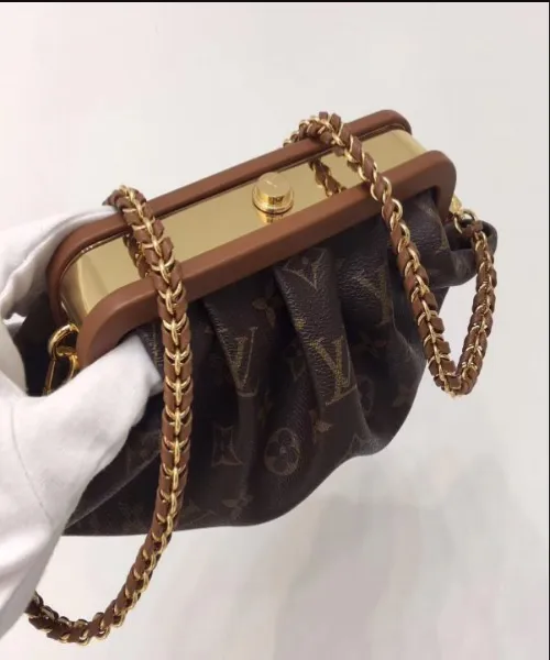 Louis Vuitton  Boursicot Ew