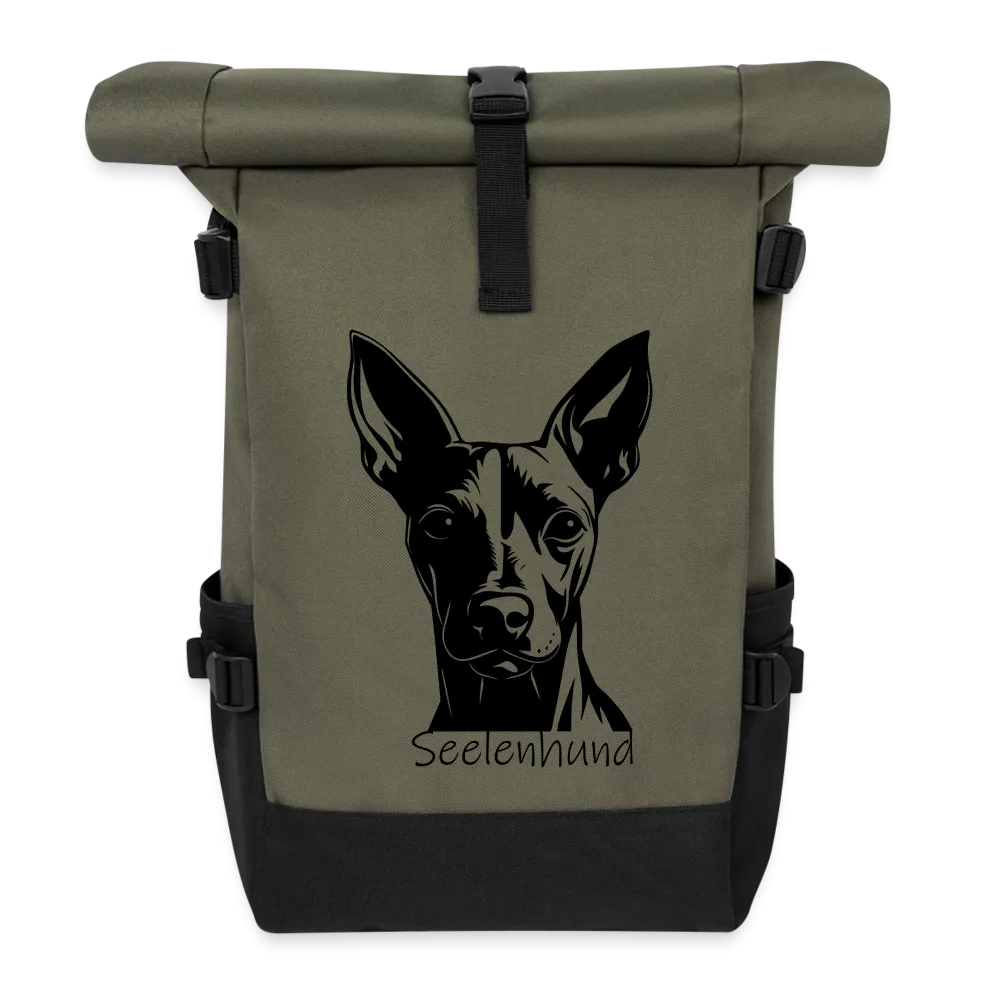 Rolltop-Rucksack mit stilisiertem Pinscher-Aufdruck und Aufschrift "Seelenhund"